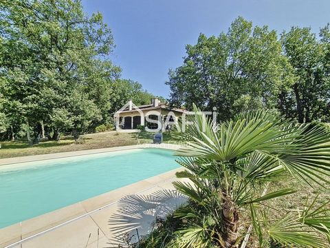 Située à Bessières (31660), cette remarquable maison de construction traditionnelle offre un cadre idyllique à seulement 30 minutes de Toulouse. Proche des commerces, elle se distingue par son vaste terrain boisé de 5496 m², mettant en valeur une pis...