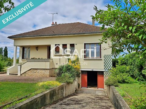 Située à Marcilly-le-Hayer, soit 12min de Marigny-le-Châtel et toutes les commodités, 20min de Nogent-sur-seine et de sa gare, cette propriété offre un cadre paisible en pleine campagne, idéal pour les amoureux de la nature. Le terrain de 3098m² comp...