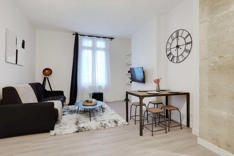 Checkmyguest biedt u dit elegante appartement van 41 m² aan, ideaal gelegen in de gewilde wijk Saint-Ambroise, op een steenworp afstand van het beroemde Cirque d'Hiver Bouglione. Deze charmante cocon, genesteld in een rustige straat, combineert perfe...