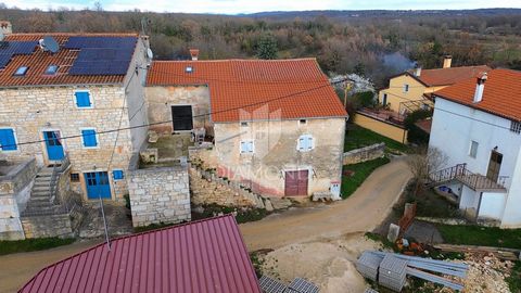 Location: Istarska županija, Višnjan, Višnjan. Višnjan, renoviertes Steinhaus in einem idyllischen istrischen Weiler Zum Verkauf steht ein teilweise renoviertes Steinhaus in einem idyllischen istrischen Dorf in der Nähe von Višnjan. Dieses authentisc...