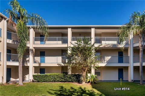 Excellent value on this 2 BR residence in Bermuda Dunes, a condo community nestled aside the MetroWest golf course. Updated and move-in ready! Layout features open common living space and split bedroom plan. Living room makes a great gathering space ...