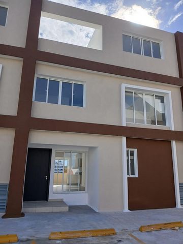 VENDO casa nueva tipo Townhouse  En el kilometro 7 1/2 de la Independencia, pero la entrada es por la Cayetano Germosén 3 Niveles 3 Habitaciones 2 Baños 2 Medios baños Balcón  Terraza amplia en el nivel 3 2 Parqueos  Piscina Área de juegos para niños...