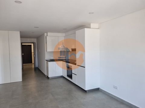 Magnificent new flat located in Vila Real de Santo António, right in the city centre. This property consists, 1 bedroom interior, 1 living room/kitchen that will be equipped with appliances of the brand MLL or MLR, toilet with toilet, bidet and washb...