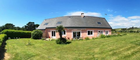 Auf dem Territorium von Beuzec-Cap-Sizun wird ein Haus vom Typ T7 verkauft, das von einer schönen, angenehmen und sonnigen Terrasse profitiert. Das Haus bietet 202m2 und besteht aus einer Wohnfläche von 94m2, 5 Schlafzimmern und einem Küchenbereich. ...