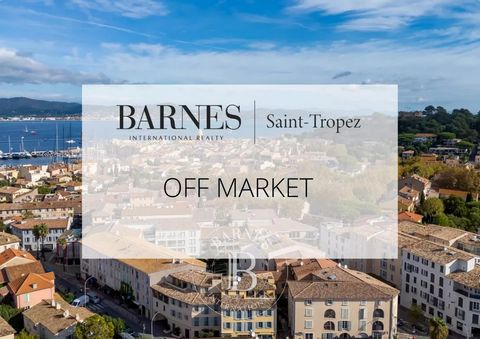 In het hart van het oude dorp Saint-Tropez, dorpshuis van 80 m2 te renoveren, bestaande uit een woonkamer met keuken en twee slaapkamers. Gelegen in een charmante straat in het historische centrum en bereikbaar met de auto. Makelaarskosten ten laste ...