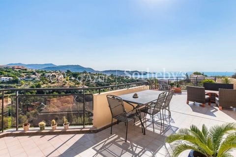 Откройте для себя эксклюзивно с Côte d'Azur Sotheby's International Realty, вашим специалистом по исключительной недвижимости в Ницце, превосходный угловой пентхаус, расположенный на верхнем этаже небольшой, тихой и безопасной резиденции с бассейном....