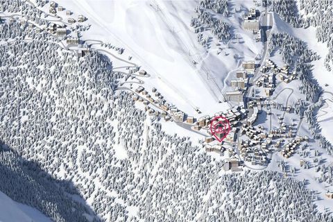 COURCHEVEL Moriond - RESIDENTIE CHANTEMERLE 4* nationale ranglijst T5 duplex appartement gelegen op de 2e verdieping van de Résidence CHANTEMERLE, op 100 meter van het sneeuwfront en de voorzieningen. Met een oppervlakte van 89m² biedt het plaats aan...