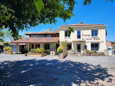 Ensemble immobilier avec parking sur 1329m² de terrain