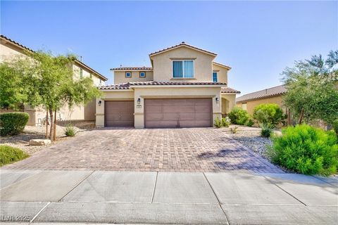 What an amazing house. This spacious 4 bedrooms, 2.5 baths, with a large loft and a spacious 3 car garage home is designed to accommodate your every need. Walk into an open floorplan that flows from an entertainment area to the comfortable living roo...