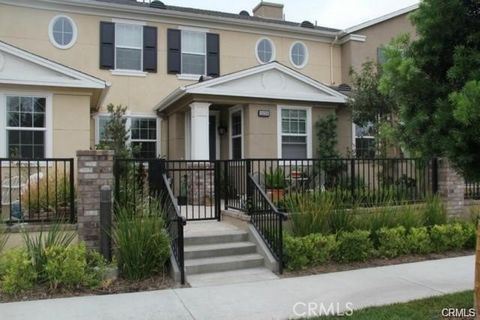 Central park View with mature trees, beautiful clubhouse & water fountain as well as large swimming pool. One of only 7 townhomes in this development with double size front yard and gorgeous view. Highly upgraded model with Italian tile flooring down...