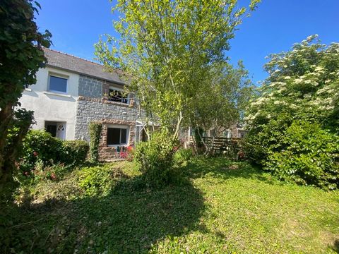 ENSEMBLE DE 2 MAISONS MITOYENNES SUR LA COMMUNE DE CAMLEZ