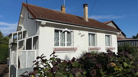 Philippe Joué votre conseiller immobilier IKAMI, vous présente cette maison idéalement située au cœur de la commune de Saint-Clément, proche des commodités et à quelques minutes de Sens. Dès l’entrée, vous découvrez une cuisine aménagée et un salon-s...