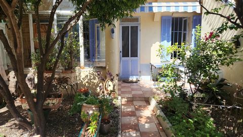 Maison de ville avec jardin compos&#233;e de 2 appartements