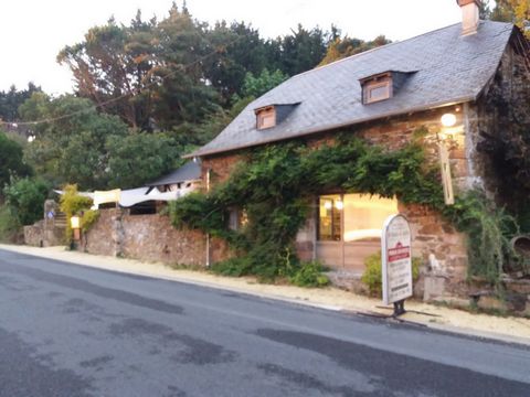 Propriété avec maison d'habitation, gîte, restaurant et piscine