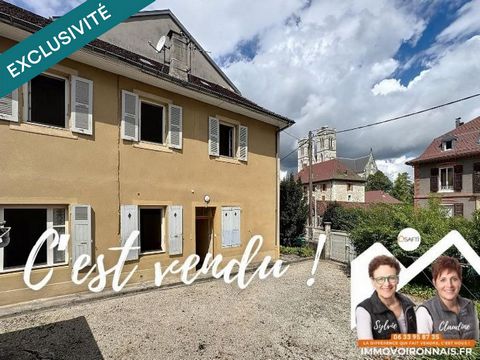Maison en pierre avec garages, en plein cœur de Saint-Laurent-du-Pont