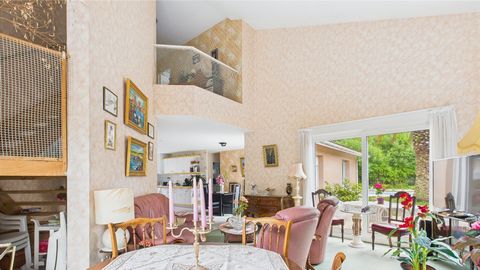 Maison 9 pièces 190 m² sur un terrain de 646m² à 1km des Cinq Cantons et 2km de la plage Chambre d Amour .