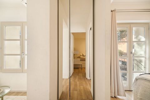 Checkmyguest vous propose ce charmant appartement climatisé de 39 m² pour 4 personnes. Idéalement situé en centre-ville, à proximité du port de Saint-Tropez et à proximité des attractions, des commerces et des plages, il est idéal pour un séjour en f...