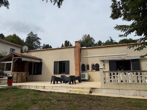 Maison avec terrain et hangar