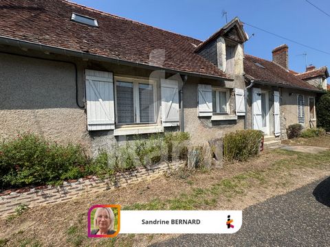 Située au cœur de la charmante commune de Châtillon-sur-Cher, cette vaste maison de plus de 150 m2 offre un fort potentiel pour les amoureux de la rénovation et de l’authenticité. Implantée sur un terrain de 480 m2 sans vis-à-vis, la propriété bénéfi...