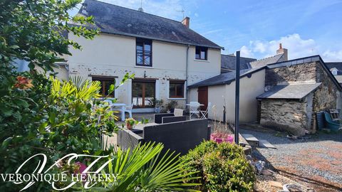 Charmante maison de village de 180 m2 entièrement rénovée offre une belle prestation avec un cadre de vie unique alliant authenticité et bien-être