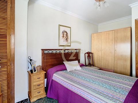 Magnifique duplex de 3 chambres à vendre dans un excellent emplacement à Alhaurín de la Torre, à seulement 4 minutes à pied du centre-ville et entouré de tous les services nécessaires : supermarchés, écoles et transports en commun. La maison se disti...