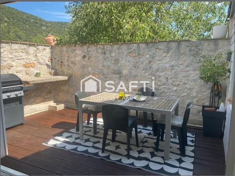 Prête à accueillir une famille, cette charmante maison de village est entièrement rénovée avec goût.