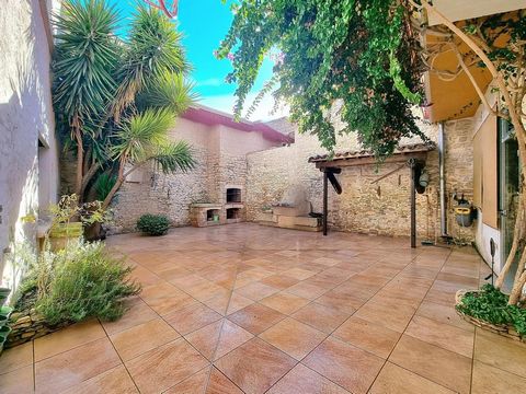 MAISON DE VILLAGE D'ENVIRON 331M², COUR ET GARAGE