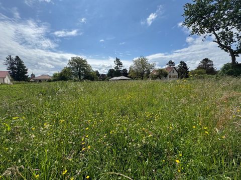 Terrain 11 ares plat viabilisé libre de constructeur