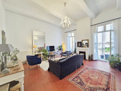 Emplacement Privilégié près de la Cathédrale  Appartement Bourgeois Rénové avec Goût et Caractère