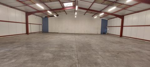 Local artisanal, commercial ou dépôt de 400 m²