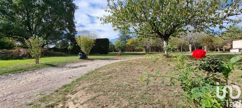 iad France - Marine LEPRÊTRE vous propose: Bienvenue dans cette jolie maison familiale située à Prigonrieux, offrant un cadre de vie idéal pour votre famille. Construite en 1973 et bien entretenue, cette maison de 7 pièces et 6 chambres sur un terrai...