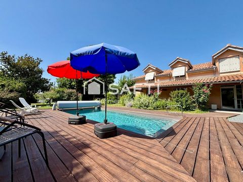 Maison atypique :ancienne école de village avec 3 chambres, grand séjour, piscine, dépendances et jardin