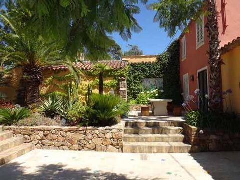 Charming Villa In One Of The Best Areas Of Saint Tropez Property For Rent In Saint Tropez Reference: STHF5033R Town: Saint Tropez Sea view: no Land: 2.100 m2 Villa: 360 m2 Beds: 5 Pool: yes Surrounded by nature and just a few minutes drive from the o...