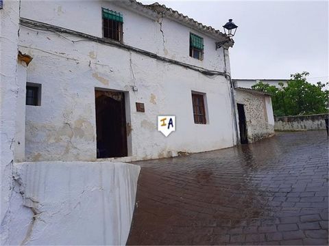 EXCLUSIF pour nous. Cette maison de ville de 3 chambres avec un terrain généreux de 358m2 est située dans le village espagnol traditionnel de Fuente Tojar, à proximité de la ville populaire de Priego de Cordoba en Andalousie. Au prix de vente avec un...