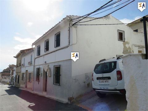 This 3 bedroom corner house on the edge of Alcaudete, in the Jaen province of Andalucia, Spain is in need of modernising. With original beams giving character this is a great sized townhouse for the price. Put the bathroom inside and there is a decen...