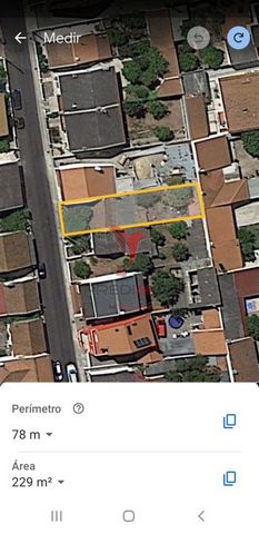 Learn more about this fantastic unique imortunity. 3 bedroom villa to rebuild inserted in a plot land with 220 m2, with Prejeto par 2 Apartments and a basement / Garage, roadside, fruit trees, 2 minutes from the Train Station and the city center Junc...