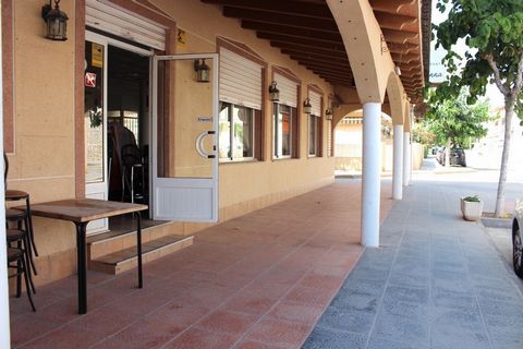 FREEHOLD restaurant second line to the beach. A great business opportunity with lots of new construction being built nearby in this popular coastal town of El Mojon. Large commercial premises of 240m2 with spacious bar area, kitchen, private toilet a...