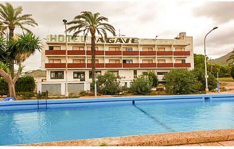 Views of the sea and the mountains. 32 rooms. Pool. 5,000 m2 of land. Tourist complex located in Oropesa del Mar, Castellón de la Plana, Valencian Community (Spain). With sea and mountain views, located 20 min walk from Morro de Gos beach. With acces...