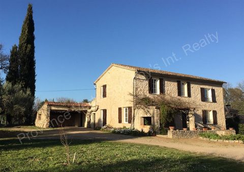 Set in more than 6.5 hectares of land are this magnificent stone-built bastide (188.75 m2) dating from the 18th century, and a bastidon (49 m2) which could be used as guest accommodation or as a gite. Finished to a high level and using traditional, l...