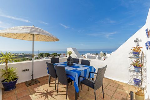 Breath-taking sea and mountain views from the highly sought-after Urb. Alhambra near Capistrano Village. Spacious and light, four bedrooms, various terraces and gardens. A super property which must be seen!