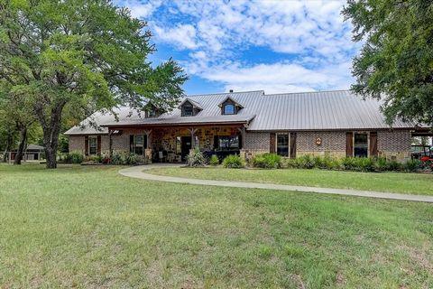 This GORGEOUS Ranch is a turn key operation including farm machinery, three arena dressing implements, and an equipped concession. All buildings are 8 yrs or newer. Completely fenced with divided paddocks and pastures. Productive crop pasture land ad...