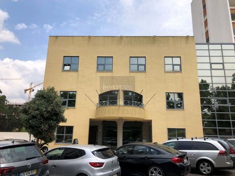 Commercial Building for Offices and Services with 1190 m2 of implantation and 3956 m2 of useful area, located in Carnaxide, Oeiras, Lisbon. The building consists of 5 floors that includes a total of 32 office rooms, 10 toilets, 1 auditorium, bar / re...