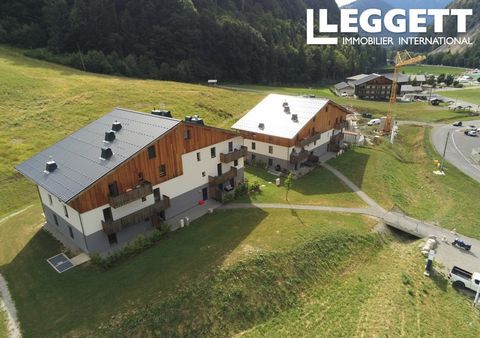 A25368JAB74 - Les Chalets d'Offaz is a charming development in an exceptional snow-front location just a short stroll from the heart of the village of Abondance. Information about risks to which this property is exposed is available on the Géorisques...