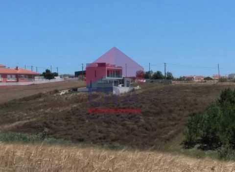 Property consisting of two lots totaling 2143,34m2, with an approved project for two detached houses with swimming pool. Located in a quiet location, with good access and sea views. 5 minutes from the village of Lourinhã and 5 minutes from beaches. F...