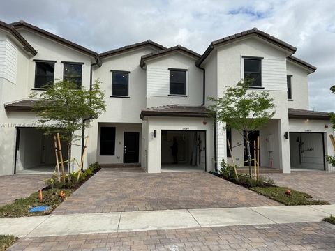 LOCATION LOCATION ! Completly brand new 2 story, gated 3/2.5, located in the new community of Sunset Pines, stainless steel appliances, Range Oven, Refrigerator, Microwave, Dishwasher, quartz countertops, Walk in closet in master bedroom, with vanity...