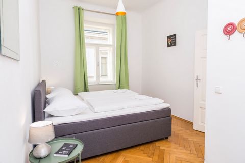 In unmittelbarer Nähe zum Schloss Belvedere erwartet Sie eine helle und modern eingerichtete Wohnung in all ihrer Schönheit, die Ihnen die Atmosphäre der Stadt näher bringt. Auf 80 Quadratmetern bietet das Apartment zwei Schlafzimmer und ein Schlafso...