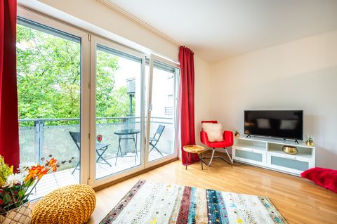 The fully renovated flat, located on the third floor, offers everything you need to live. The property has two nice rooms. A current energy certificate is available for viewing. The property is easily accessible via a lift. The property also has a ba...