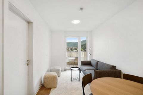 Welcome to your new home. This large apartment convinces with bright and modern rooms. The fully equipped kitchen invites you to cook evenings and nice conversations. What's in the private bedroom? Stylish furniture Writing desk & chair 140x200cm mat...