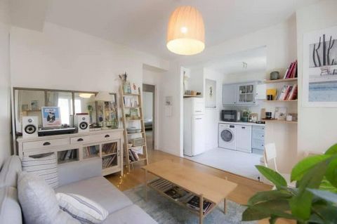 We are renting our beautiful apartment for a short-term lease from November to the end of June. It's a 3-room apartment with 2 large bedrooms, ideally located in a very quiet street while being in the heart of Montmartre! 53 square meters Recently re...