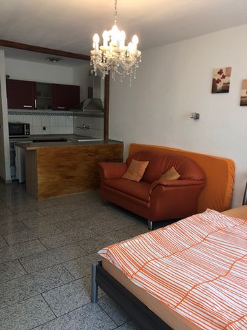 We rent apartments directly in Sindelfingen, close to the public transport system (bus and train) and a short walk to the Daimler factory. All apartments are fully furnished a have TV, Internet and a fully equipped kitchen (stove, oven, pita bakery, ...